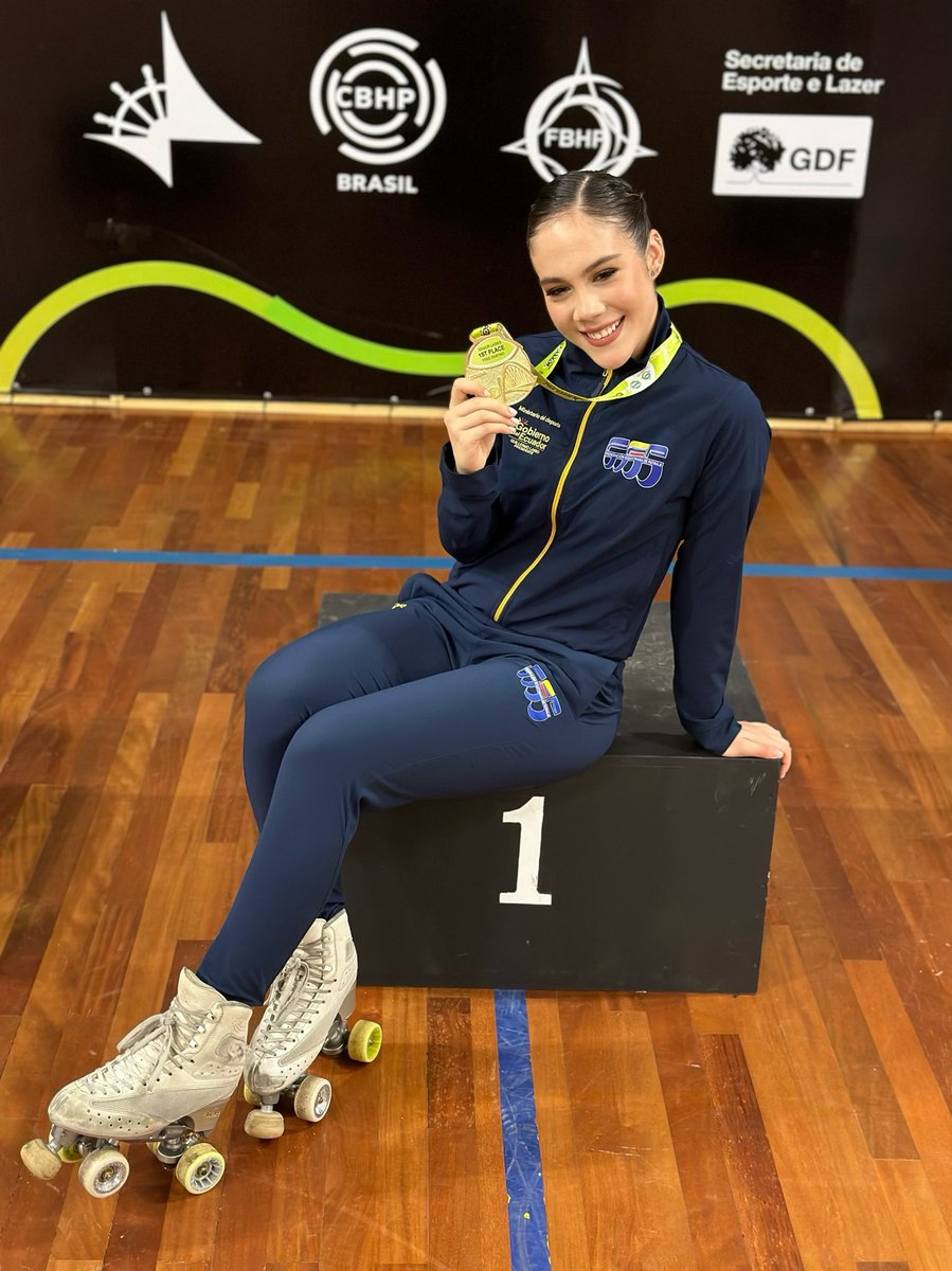 samiaalava's tweet photo. MEDALLA DE ORO EN LA WORLD ARTISTIC INTERNACIONAL SERIES🥇🛼🇪🇨!
Esta medalla tan deseada por fin se consiguió, poner a Ecuador entre los mejores países en mi deporte me da tanta satisfacción y cantar el himno de mi país en lo más alto del podio no tiene comparación. https://t.co/e8WgzfR0mR