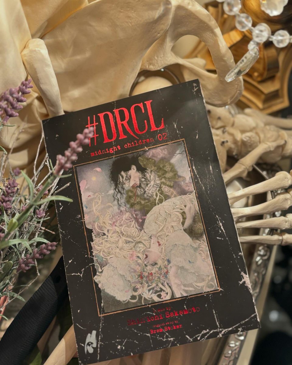 Die deutsche Version von Band 2 von „#DRCL Mitternachtskinder" ist da!🇩🇪🦇💐

#DRCL #BramStoker #shinichisakamoto #Dracula 