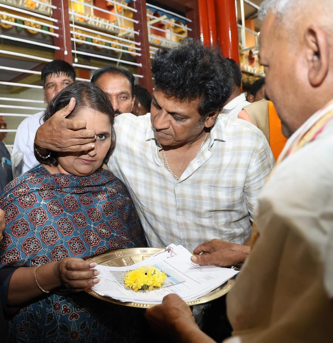 Anjan94150697's tweet image. #SHIMOGA: Actor, Super Star Shivarajkumar&apos;s wife, Congress Candidate #GeethaShivarajkumar to file her Nomination Today.!

📌ONE OF AN OPTIMISTIC CONSTITUENCY FOR THE CONGRESS.!

#LokSabhaElections2024