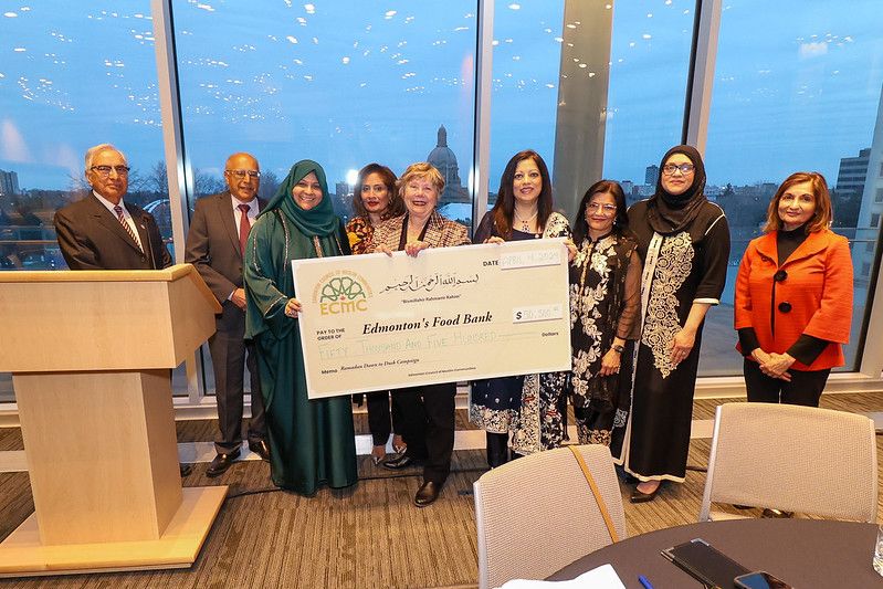 YegECMC's tweet photo. ECMC presents $50,500.00 cheque to Edmonton’s Food Bank at Lieutenant Governor’s Iftar Dinner on April 4, 2024. 💚 https://t.co/feGRyoVDSD