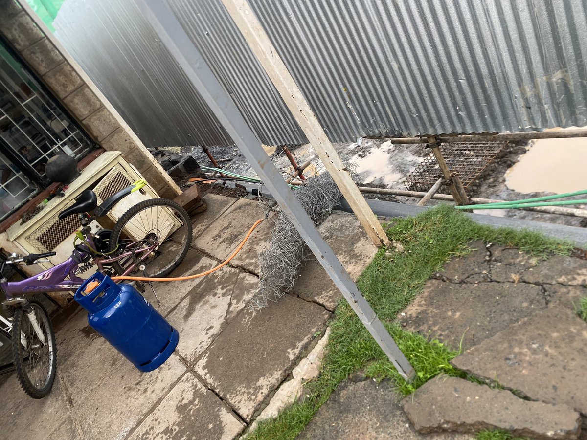MutonyiJohnson's tweet photo. @citizentvkenya @ntvkenya @KTNNewsKE A very dangerous construction project next to a residential house in Kilimani. Contractor is not bothered to secure the gaping hole under the fence. Backyard is unusable and dangerous at night. https://t.co/B76TGuE8Jr