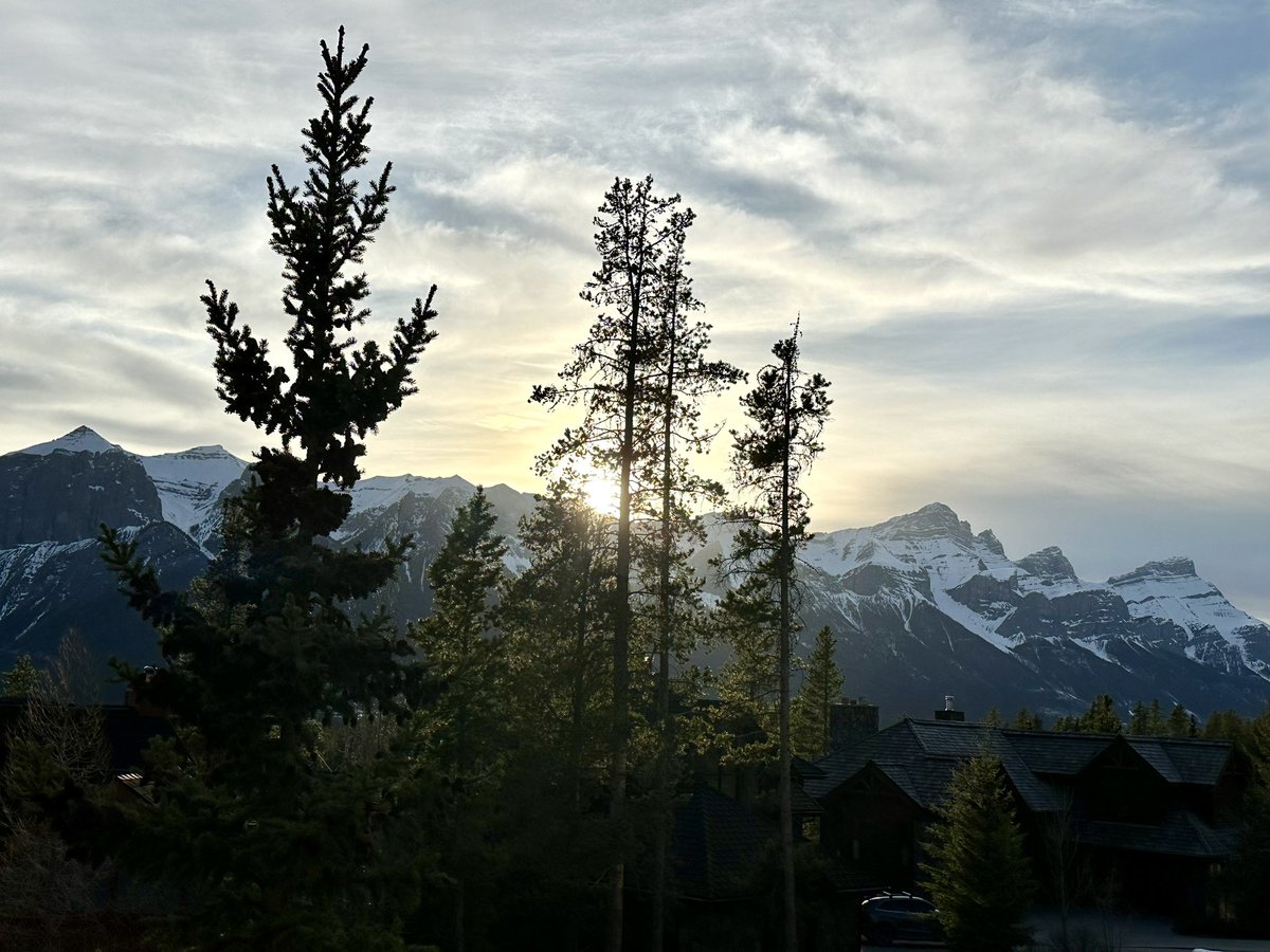 The mountain views are incredible 🌄
#albertaproud #mountainviews #wellness #canmore #sunshine #Spring2024