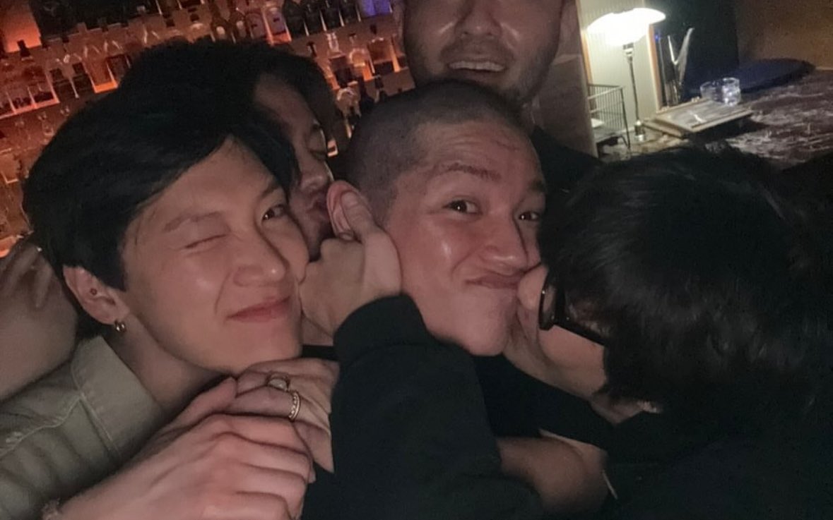 moonct_08's tweet photo. 噂には聞いていた"テイルが泣いてテヨンにチューした"が写真としてあがってきたので、数ヶ月ぶりにこのアカウントに帰ってきました https://t.co/FNJch2OJUf