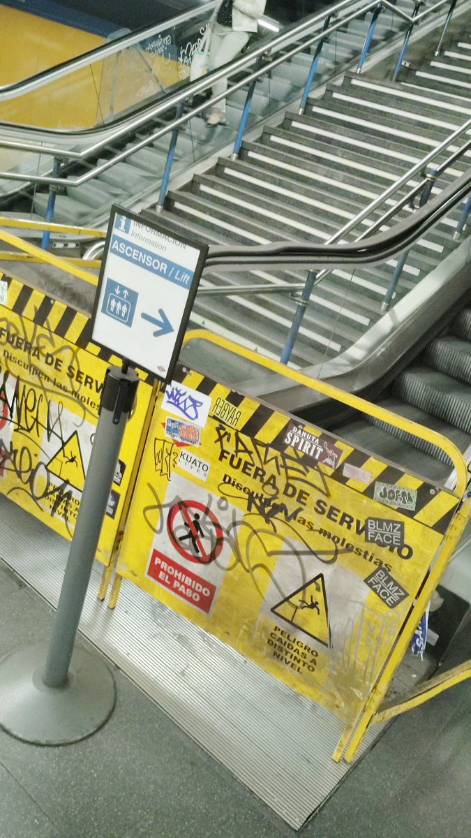j_monyar's tweet photo. Hola @metro_madrid ¿cómo es posible que indiqueis que todas las escaleras están operativas en @Hardcorcon Joaquín Vilumbrales si la 5 lleva desde diciembre inoperativa? https://t.co/NJbGsMzDPR