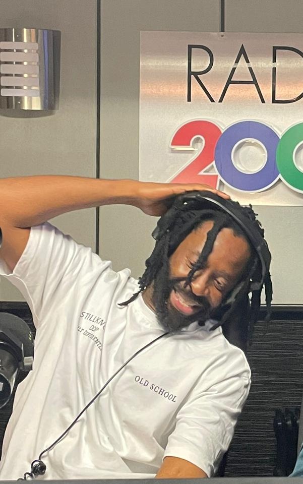 Radio2000_ZA's tweet photo. #HappyMonday | Good morning! How was your weekend? It's an honour to be on your radio this morning #NoNameBreakfastShow exclusive to @Radio2000_ZA @LeloMzaca @djsbu #IamListeningToRadio2000 @Radio2000_ZA https://t.co/RGSZfD5J4f