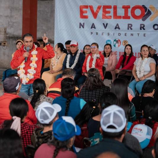 Con las mujeres y hombres de #Xalacapan no dejamos de hacer equipo, porque seguiremos esforzándonos para que le vaya bien a esta junta auxiliar y a #Zacapoaxtla, somos imparables porque ya #NadaDetieneLoQueJuntosLogramos.  

¡El equipo ganador está aquí!