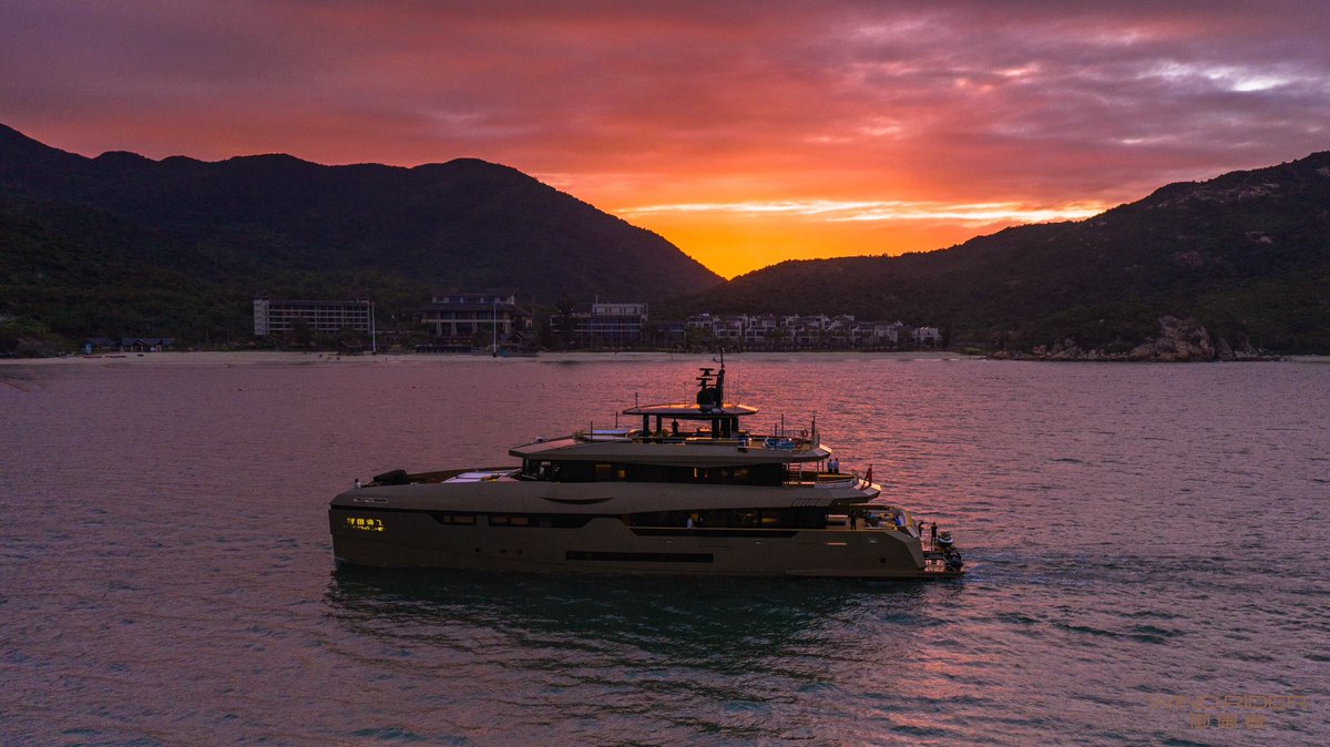 HeyseaYachts's tweet photo. How’s this for a Big Cat ?
Delivered in 2020 Built by Heysea and a precursor to our new range the Vista  series.  New 75’ cat in its way. 
#bigcatamarans #multihulls #cruisingmultihulls #powercats https://t.co/RxymY3VTLI