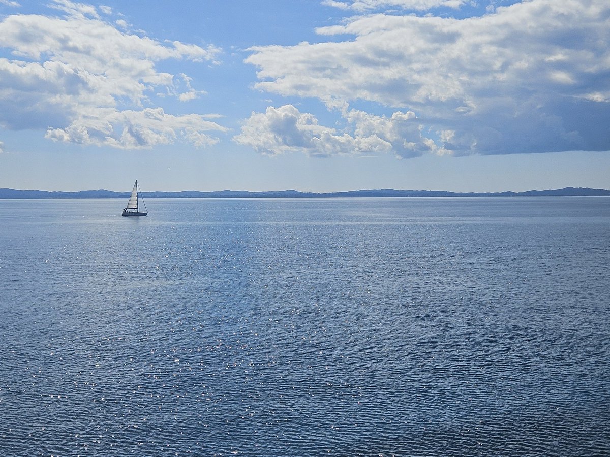 Good morning beauties 😍 
Happy Monday 🌞 
May you enjoy a gentle and smooth start to this new week ✨️May solutions to problems be found and patience stirred within when waiting & snafus arise. We're still in Mercury Retrograde after all 🪐
#corfu ⛵️