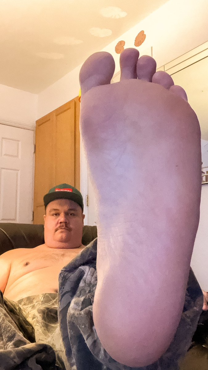 TallMasterBeefy's tweet photo. Who’s gonna be my footrest? #findom #humanfootrest #alpha #bigfeet #size14feet https://t.co/hN21vkVg3n