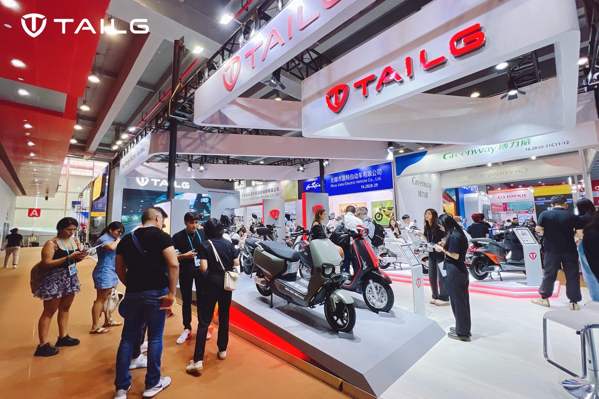 On April 15th, the 135th Canton Fair opened grandly in Guangzhou, China. TAILG Group made a stunning appearance with 13 popular models, which attracted many businessmen and media to the booth.
#TAILG #longrange #cantonfair2024 #135thCantonFair #greenfuture #ScooterLife #NewEnergy