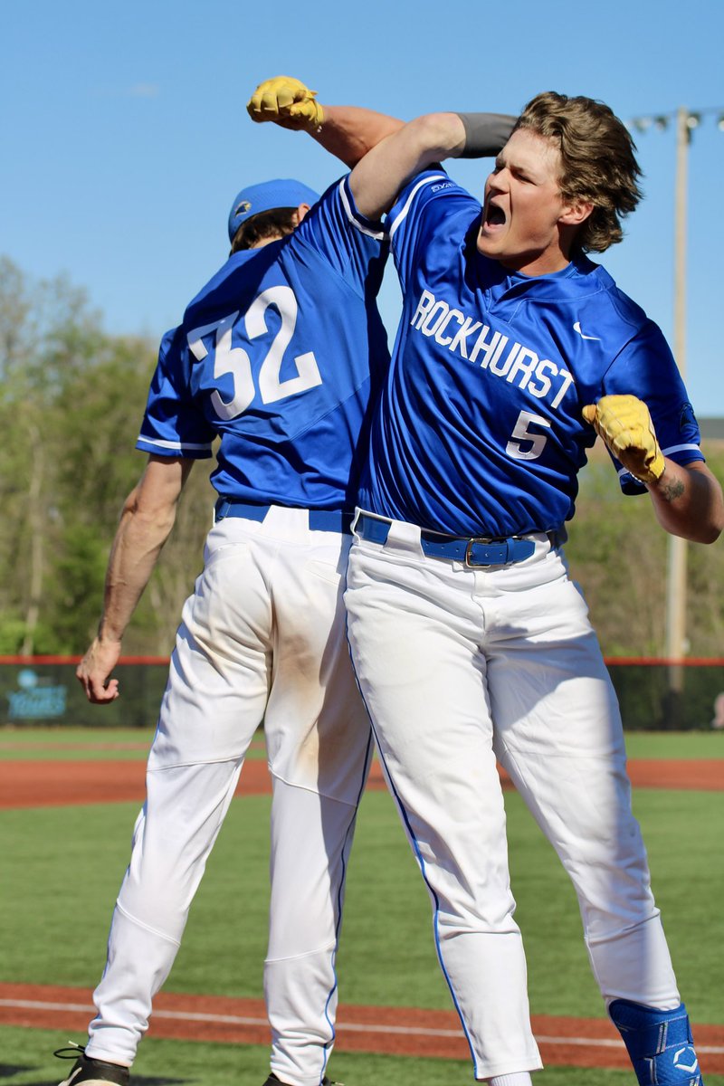Hawks split the series with #14 Maryville University with a Saturday sweep😤. We’re back home next weekend to face Drury. 

#GoHawks