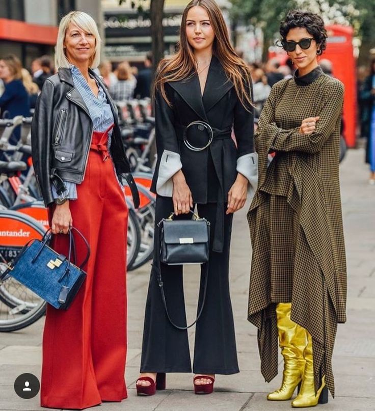 Café de la mode spécial mode plus 
Inspiring street style images of celebrities, models, editors, and stylish people around the world.
#stylephotography #fashionphotography #luxuryfashion #hautecouturedress #hautecouture Fashion