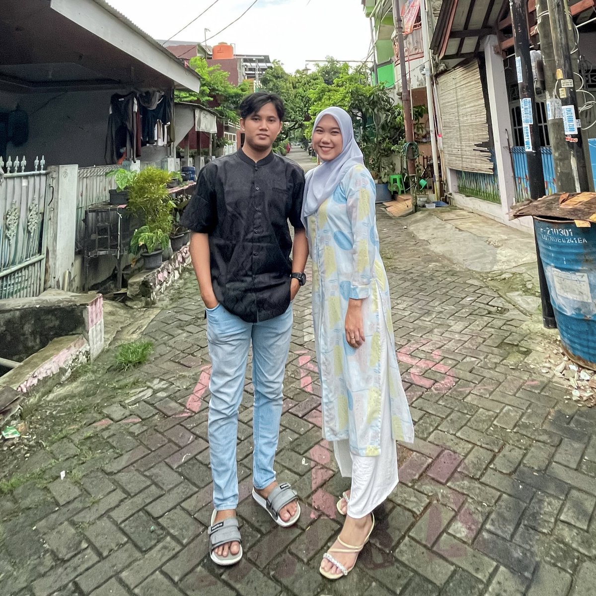 dewiphn's tweet photo. D-3 lebaran. Satu hari bersama David’s Family.

Diajak keliling silahturahmi kerumah sodara2nya 🫣🙈 https://t.co/xvxoCEITSL