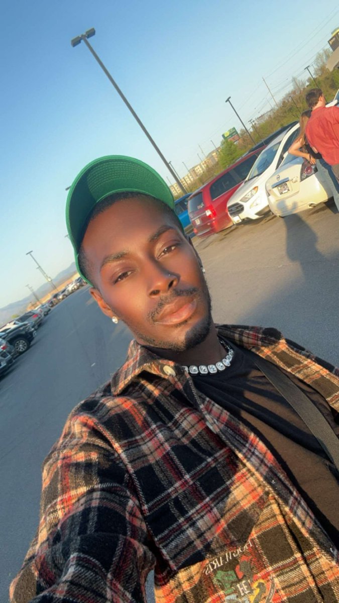 TjJuniorz's tweet photo. I’m always gone stay out the way💚💪🏾
#KeepingItOnTheLow #BackedIn #Today #Green #X #CountryBoy #Outside #Drinks #GVO #Sunday #Tesla #SmokeyMountians https://t.co/6ZnGRuav18