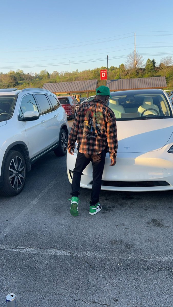 TjJuniorz's tweet photo. I’m always gone stay out the way💚💪🏾
#KeepingItOnTheLow #BackedIn #Today #Green #X #CountryBoy #Outside #Drinks #GVO #Sunday #Tesla #SmokeyMountians https://t.co/6ZnGRuav18