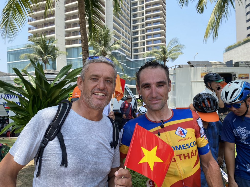 JackyDurand's tweet photo. Même en vacances on n’oublie pas d’aller voir les français sur des courses ! https://t.co/jcmHqbOVcI