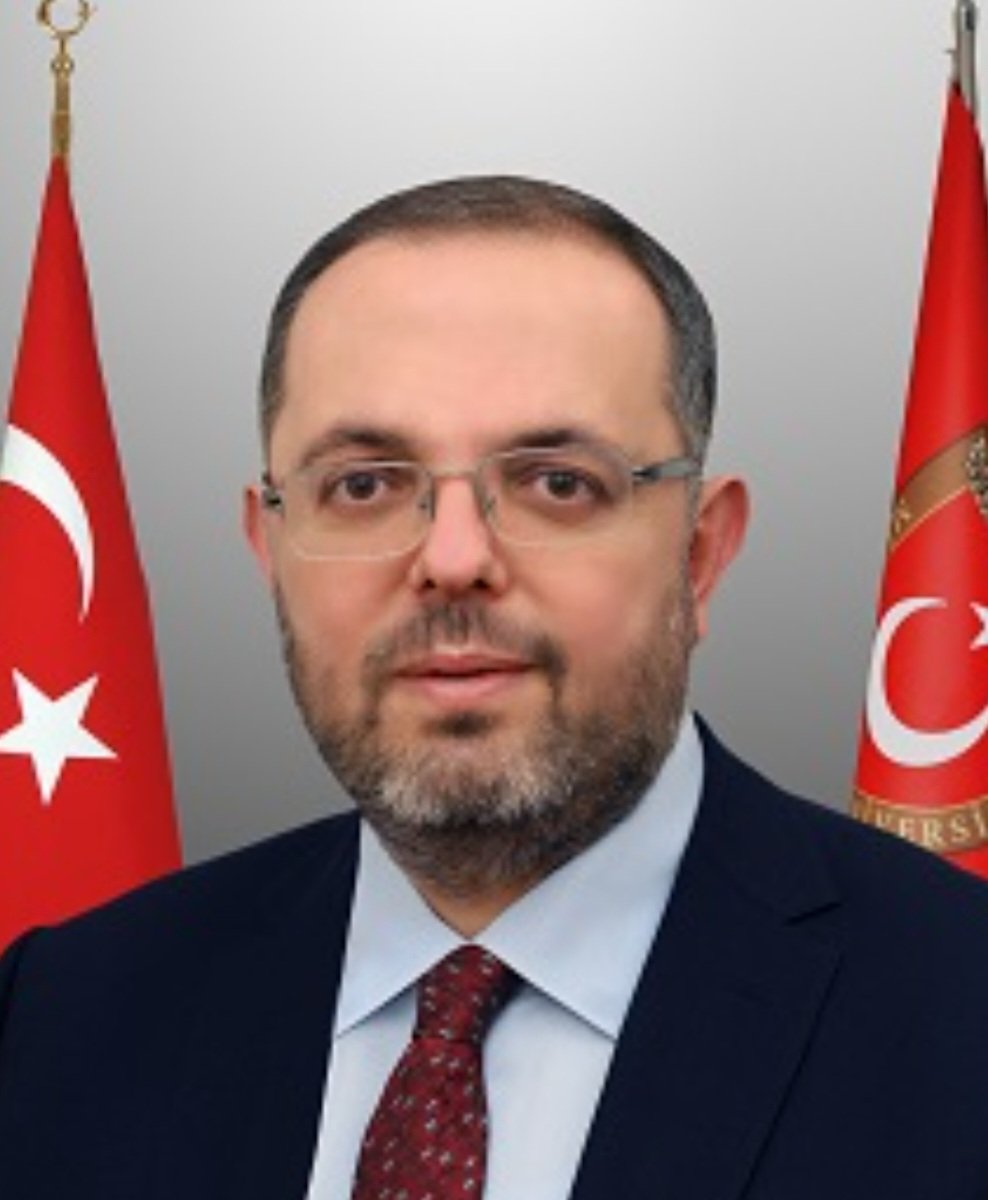 Sabah Gazetesi yazarı yazarı Erhan Afyoncu:
 "Fatih, başarısız kişileri cezalandırıp yeni hamlelerle İstanbul’u fethetti!"
🔴
Tavsiyesi, Merhum Fatih Sultan Mehmet'in yaptığı gibi:
Kelle almak!
Ve böylece ilk seçimde buyuk zafere ulaşmak!
📌Erhan Afyoncu, Sabah'taki  yazısında