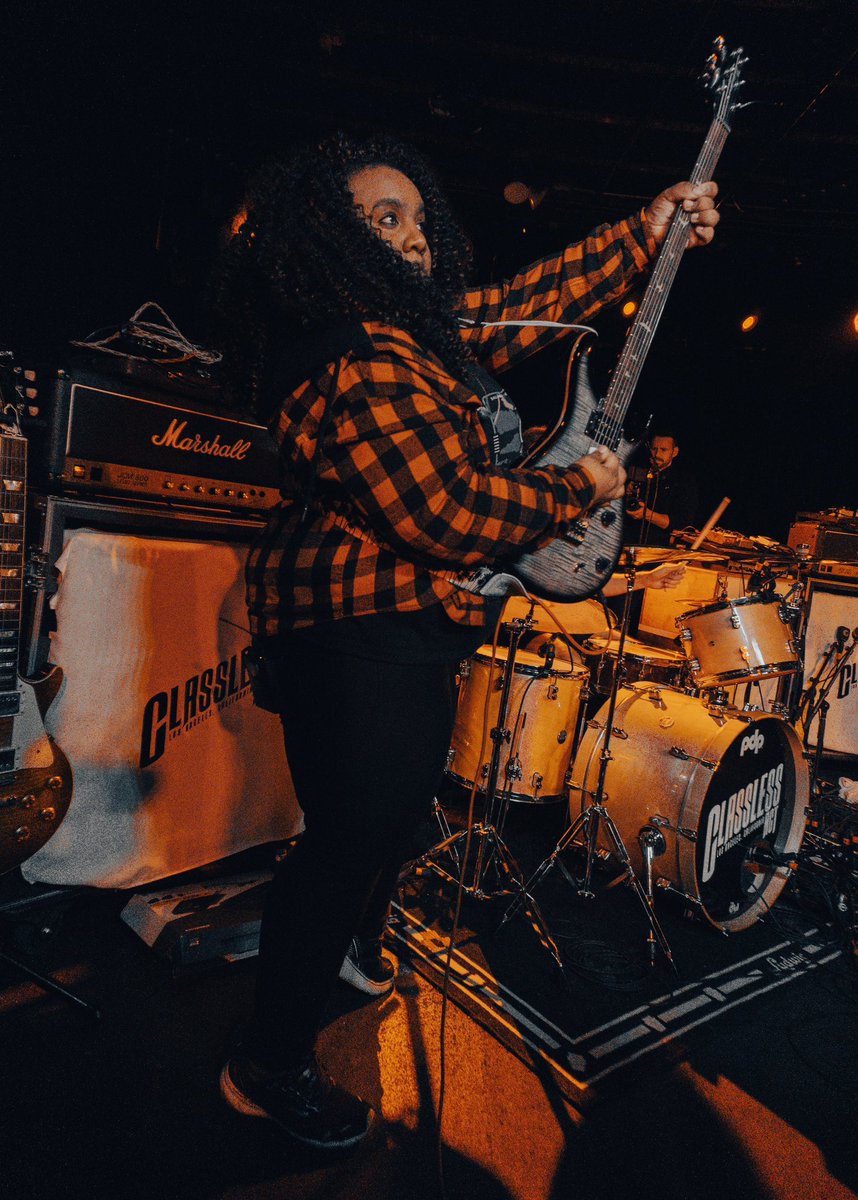 ThousandFrames's tweet photo. Axes up!! 🔥🎸🔥
.
.📸: @deadlitstudios https://t.co/34SbmbbXm3