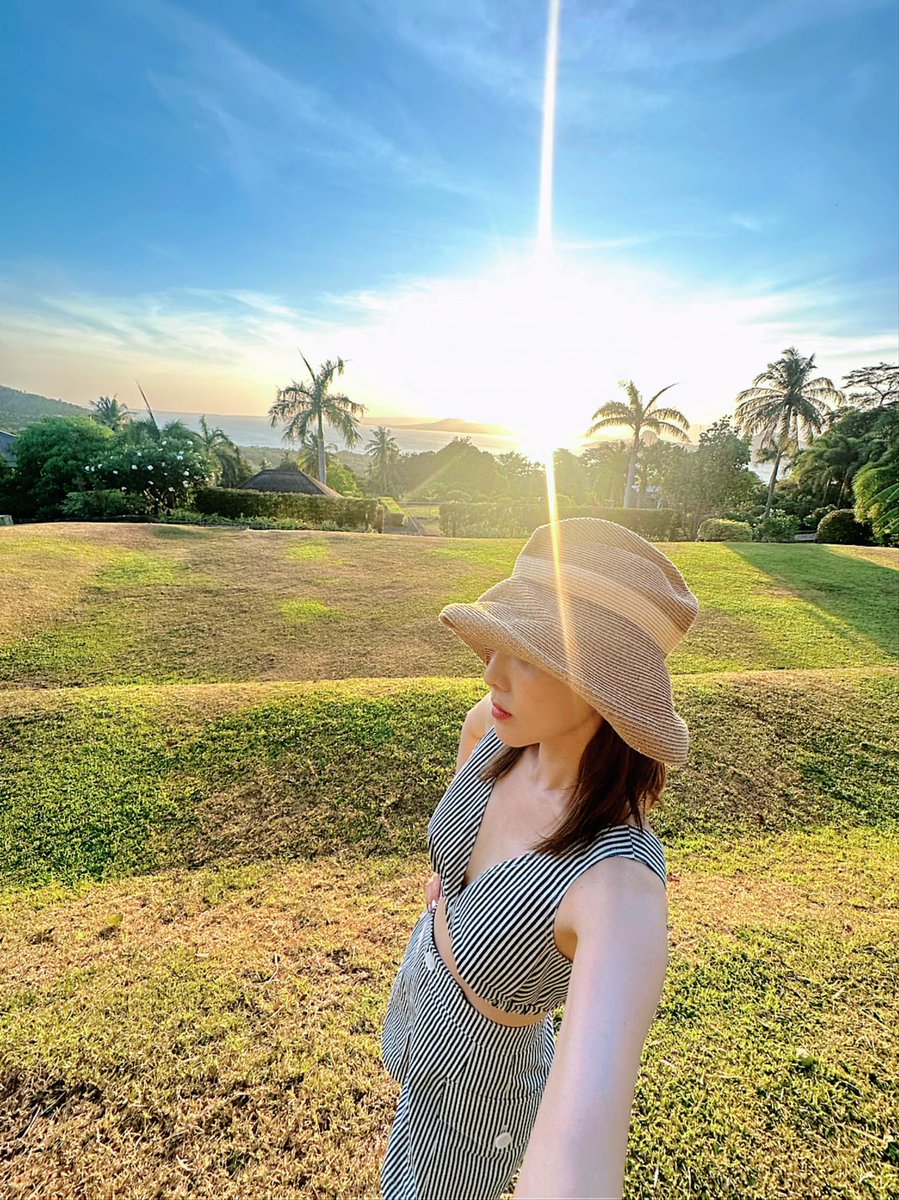 Quick getaway 😍 I love the view, the sunset,the sky,the stars,the food, bonfire, late-night movie, and my friends ♥️ Thanks John! Boating next time!!! 😀👍🌊⛵️