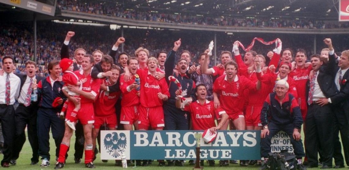 Swindon Town celebrate after victory in the 1993 Play-Off Final #STFC #SwindonTown #TheRobins #Playoffs #Promotion