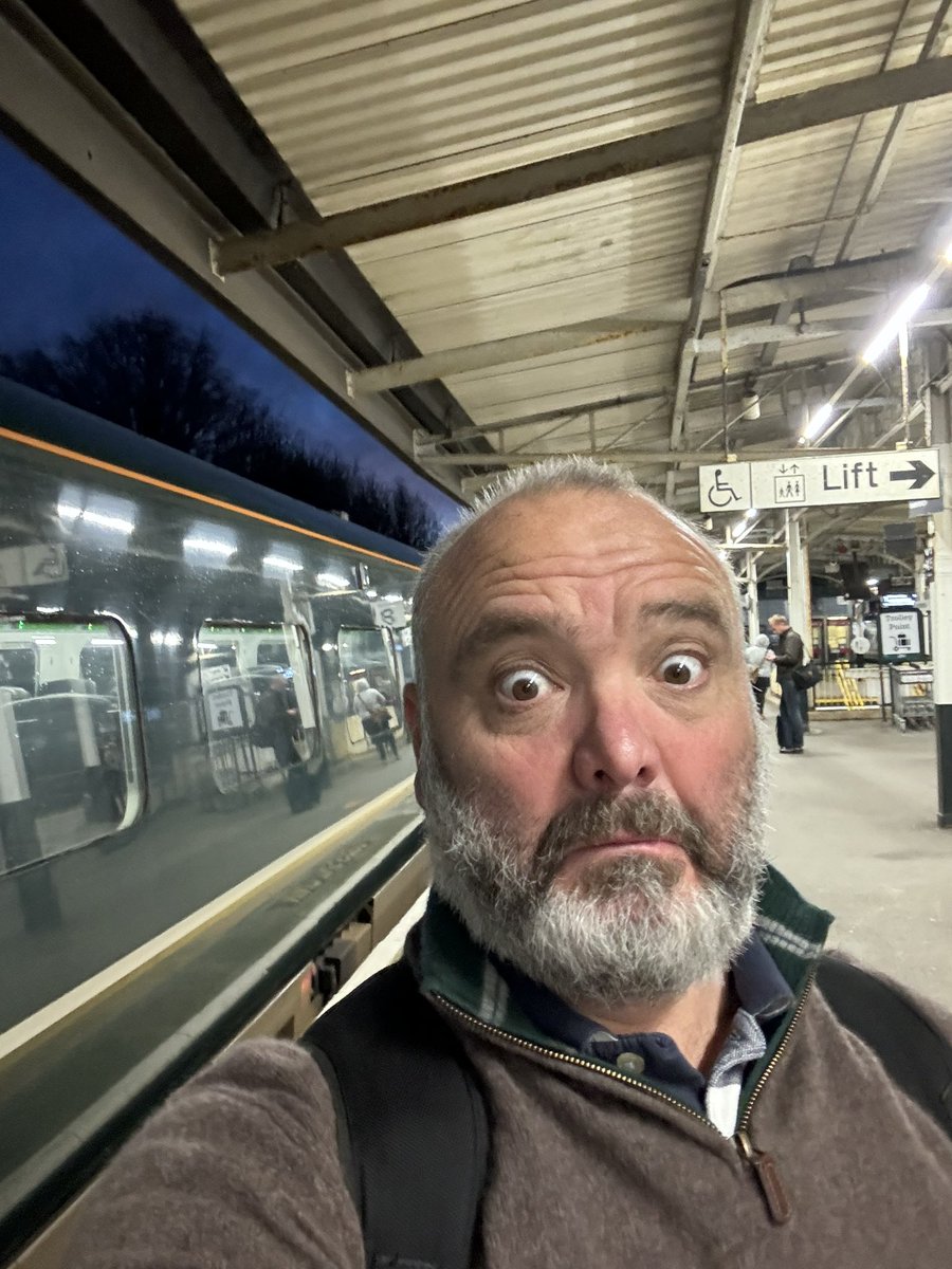 Early start to that there London to meet a Ukrainian Naval Captain and Dmytro Rezvoy  at the Embassy of #Ukraine🇺🇦🇺🇦, about a madcap idea  🚣‍♀️🚣‍♀️🚣‍♀️🚣‍♀️🚣‍♀️ #Row4Ukraine