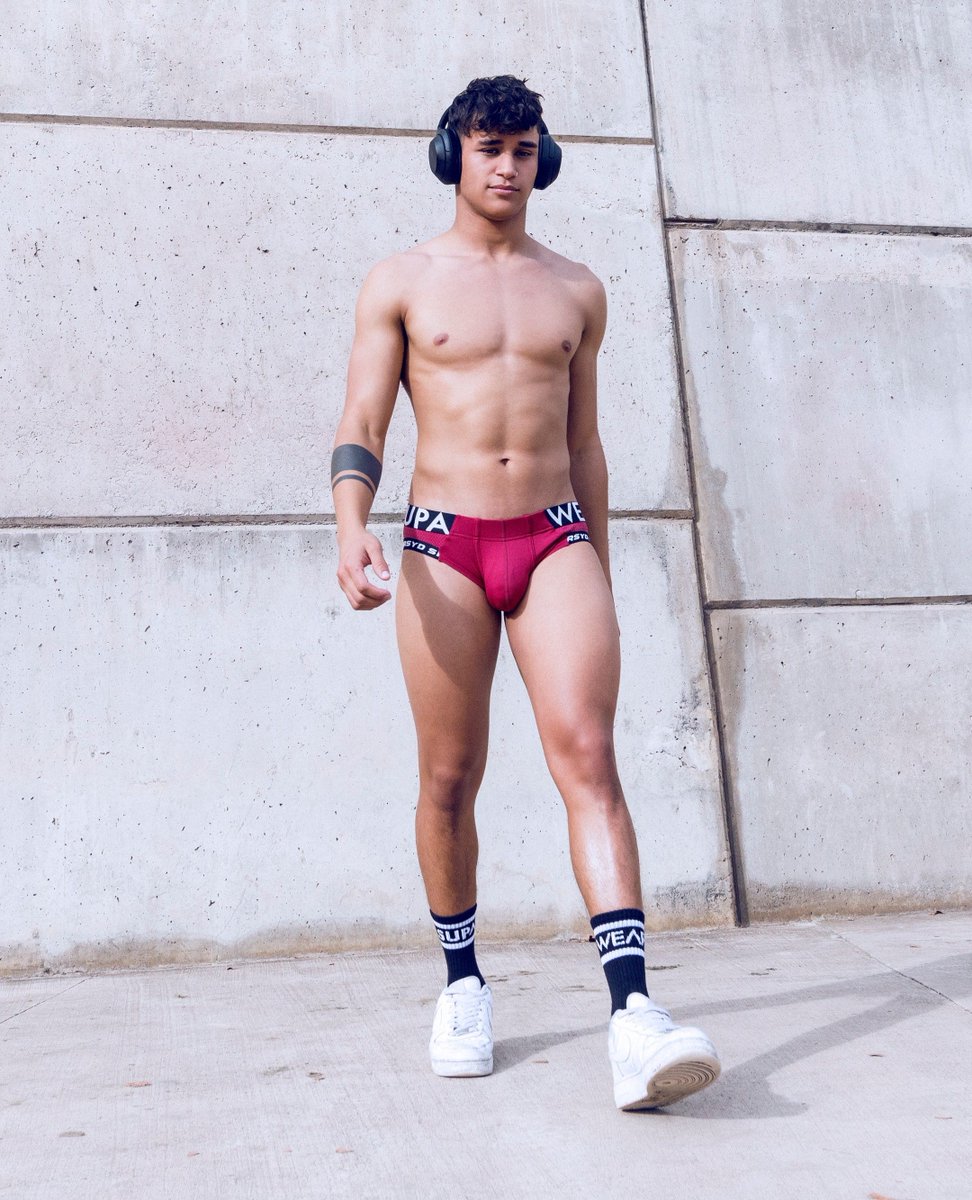 SUPAWEAR's tweet photo. Step into superior performance with SPR MAX underwear! Designed to move with you, our SPR line ensures unbeatable comfort and support with every stride. Walk confidently towards your goals, powered by performance-driven essentials. https://t.co/6wgPIjWujf
