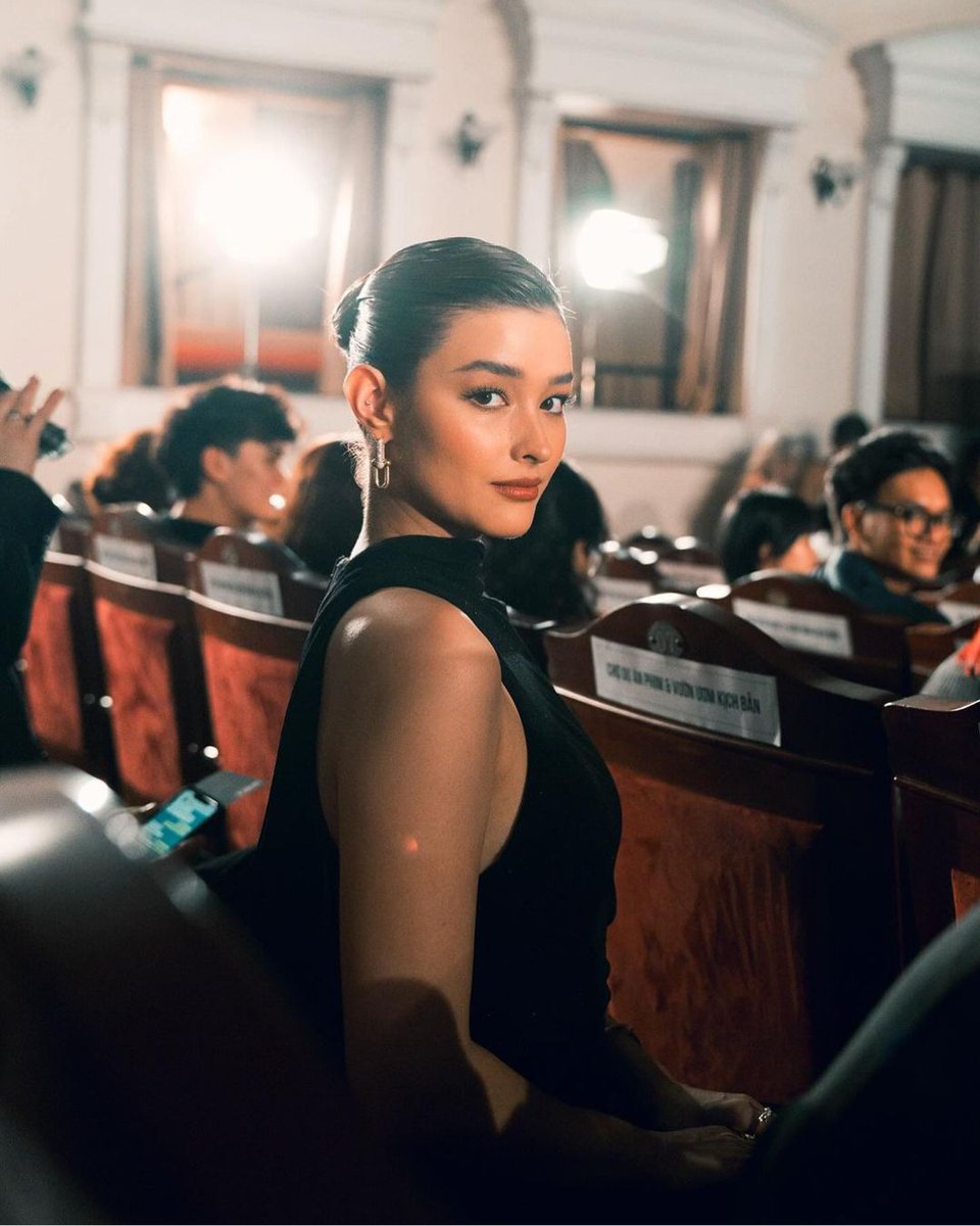Liza Soberano dazzles the crowds as a presenter and a jury during the Ho Chi Minh City International Film Festival (HIFF) in Vietnam.📷Liza/IG #LizaSoberano #HIFF #FilmFestival #Vietnam