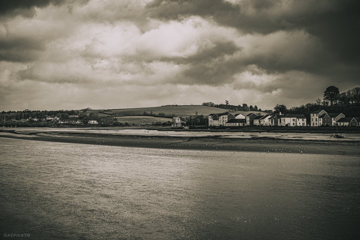For #MonochromeMonday … A view of East-The-Water looking across the river Torridge from Bideford #photography #FSprintmonday #wexmondays #appicoftheday #landscapephotography #rivers #Devon