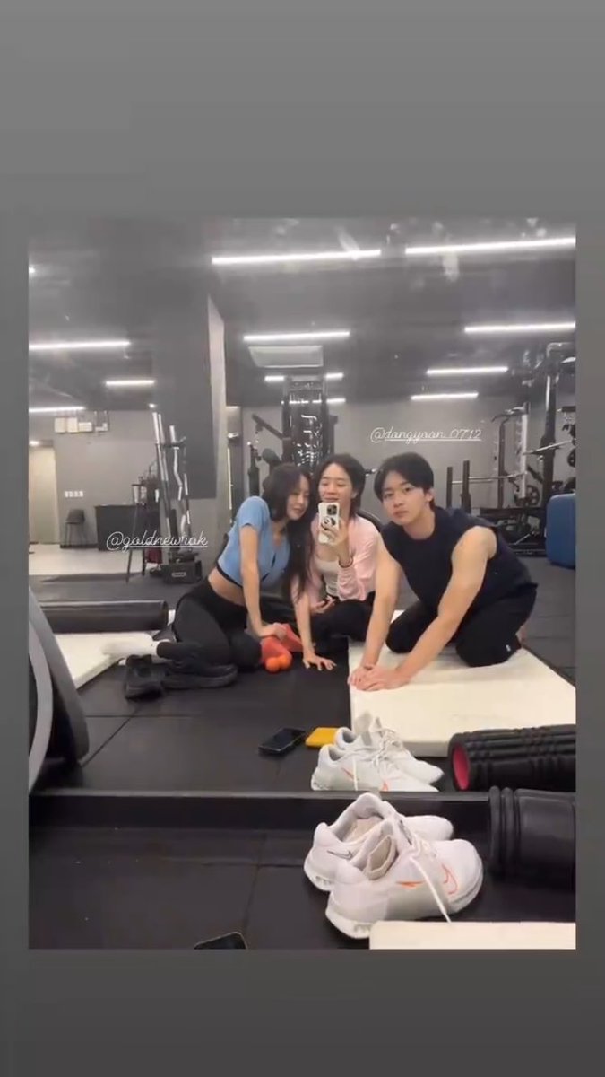 ddyoons's tweet photo. Park Gyuyoung IG story update with Keum Saerok &amp; #JangDongYoon 

They work out together??? https://t.co/KZe20QWn0P
