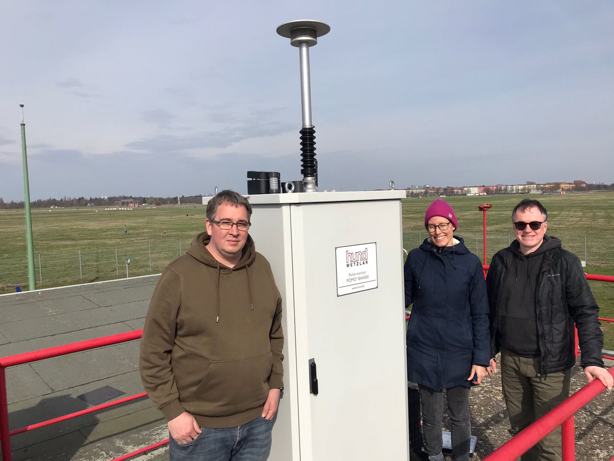 📢Das ZAUM und die Charité-Universität Berlin haben unter der Leitung von Frau Dr. Dramburg einen automatischen Pollenmonitor am ehemaligen Flughafen Berlin Tempelhof installiert. Die Berliner Pollenzahlen sind auf pollenscience.eu verfügbar. 🍃📲