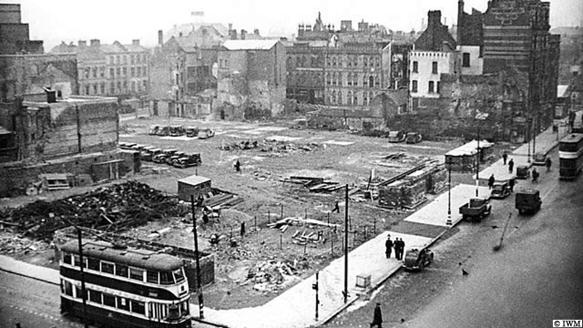 #OTD in 1941, Easter Tuesday. The worst wartime raid outside of London. 200 German bombers attacked the city of Belfast. An estimated 900 people lost their lives. #WW2 #HISTORY