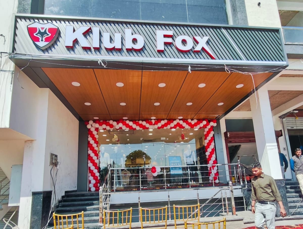 KlubFox97's tweet photo. We're excited to announce the grand opening of our new store in Muhanamandi (Jaipur),Rajasthan !

Location📍- Klub Fox, Veerushi Textiles Kesar Choraha, Nr. HDFC Bank, Muhanamandi Road, Jaipur. Rajasthan-302029

 #KlubFoxLaunch https://t.co/oDNyEELyxM