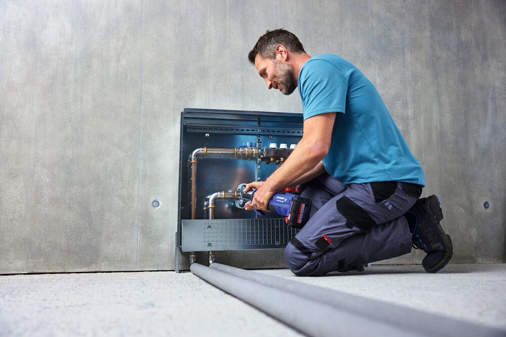 GeberitGroup's tweet photo. Planer und Installateure, aufgepasst! 🛠️💡 Mit #Geberit #Mapress Therm behaltet ihr bei jedem Temperaturunterschied einen kühlen Kopf – dank hoher Qualität zum günstigen Preis. Erfahrt, warum Mapress Therm die Zukunft der Heiz- und Kühlkreisläufe ist. https://t.co/snMp9FMKbo