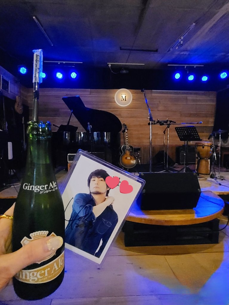 hareruya_ai's tweet photo. 今日のセトリ1曲しか決めてない…と外に出てきてゆーてたヨウヘイくん。その場にいたみんなが口々にリクエスト!何曲リクエストに答えてくれたのかな?🤭生で初聴きのFree Birdは最高だったし新旧詰まったセトリがとにかくよかった♪ホントいい夜でした🥹ありがとう。 #浜端ヨウヘイ #adonspaceM https://t.co/xgUEQ0HRbw