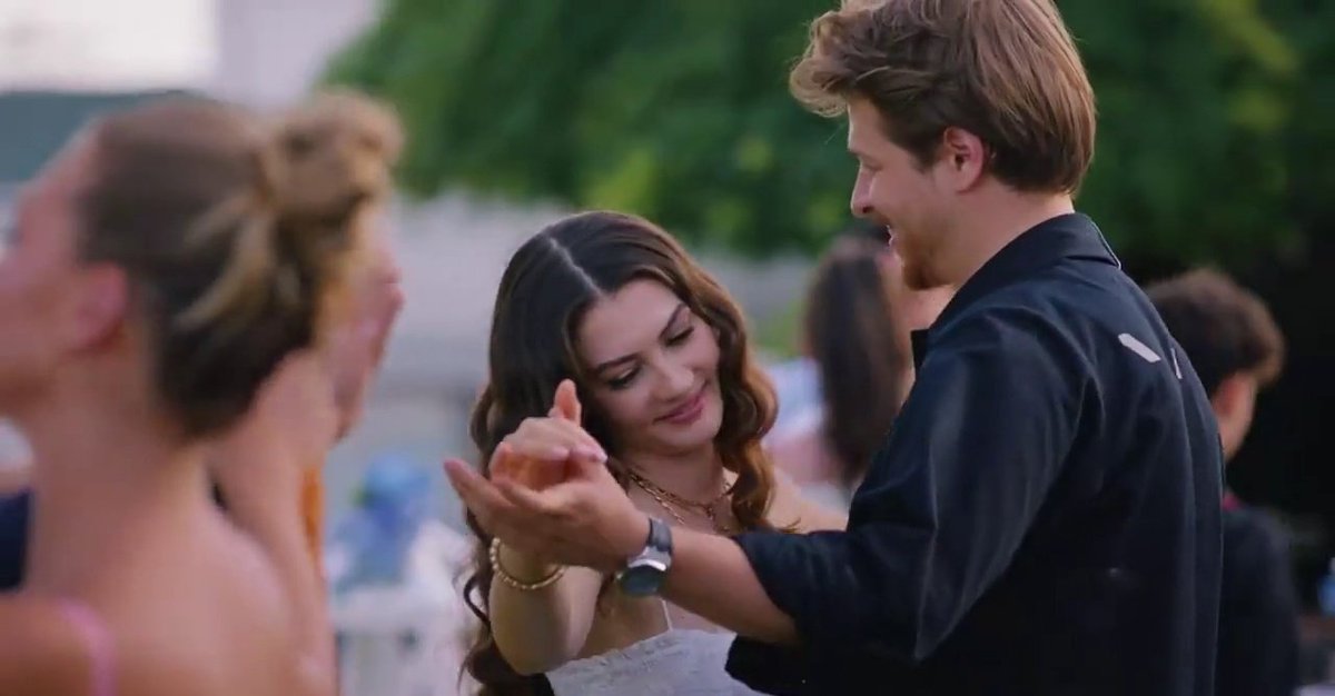 softdizi's tweet photo. vou ser sincera, apesar de eu achar linda a química entre a esra e ozan eu acho que esra e çinar fariam um casal lindo #AşkMantıkIntikam #EsqueçameSePuder https://t.co/Sf3SB6w99B