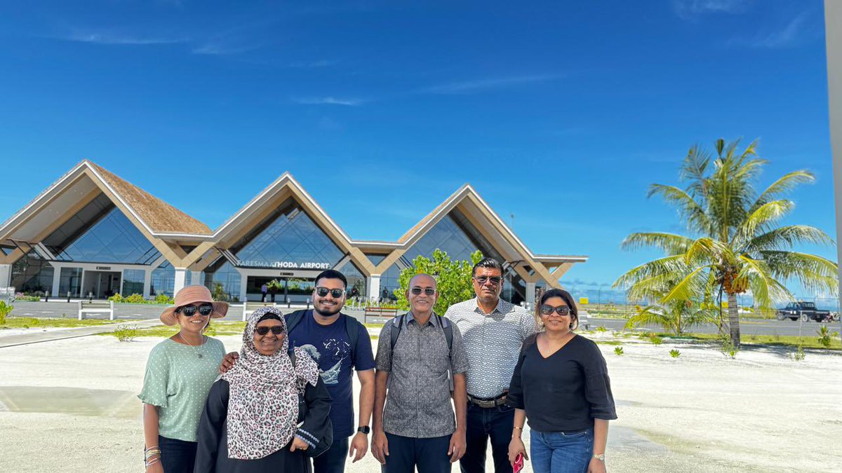 Alhugandu Vote laairu hunnaanee Gadhdhoo ga. Male’ ga thibbevi dhaairaa ge hurihaa beyfulhun Faaraveri Majlis akah hedhdhevumah, corruption ai dhekolhah alhugandah vote dhevva.
#faaraverimajlis

Vote: Ahmed Zahir 
Candidate No. 2 ☑️