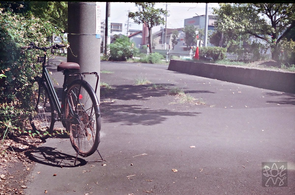 １日１輪
      〜電柱に隠れる〜

KMZ Zenit-S  1959USSR
Industar-50 50/3.5
Fuji SUPER400 #期限切れフィルム
#撮り輪 #とりりん #自転車 #バイク #bicycle #二輪車 #Twowheeler
#film #filmphotography #filmcamera #チャンプカメラ #フィルム写真 #フィルムカメラ