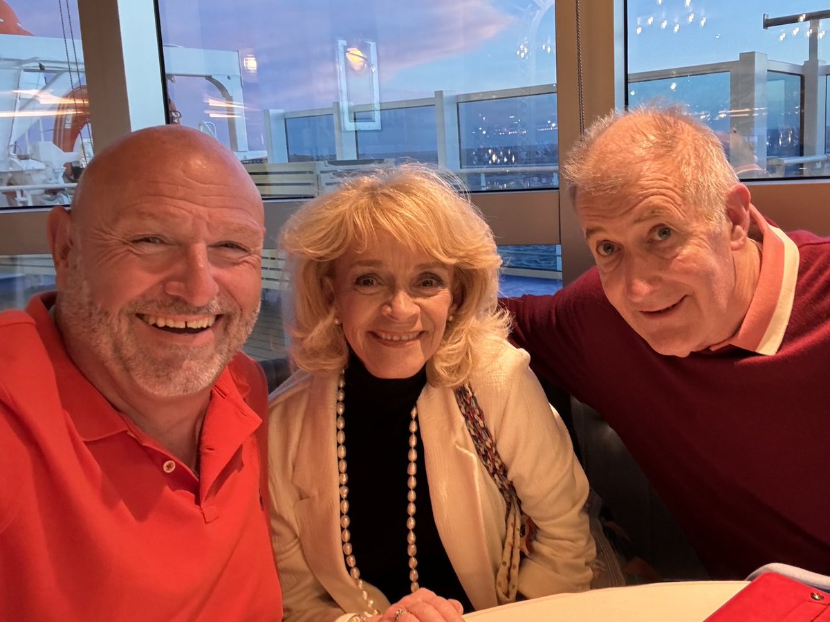 Delicious meal in 'The Catch by Rudi' restaurant on the beautiful #SkyPrincess - fun last night with Jay McGee 🤣