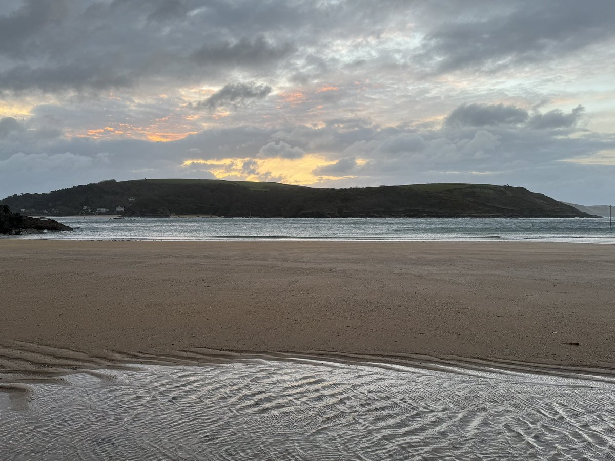 Monday morning beach walk. SW gale 8 blowing through overhead. South Sands, Salcombe @SouthSandsHotel