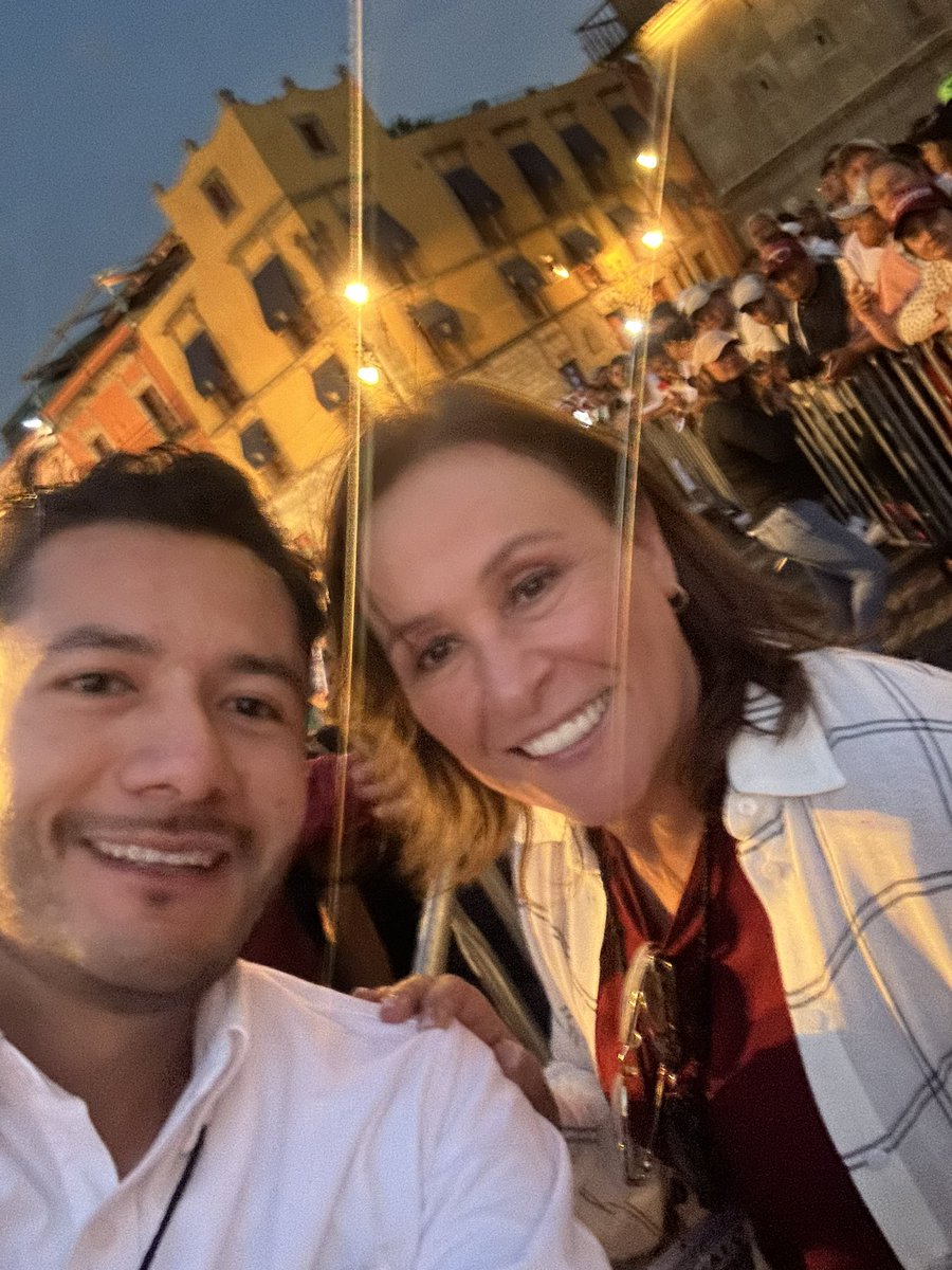bryan_alih's tweet photo. ¡Feliz cumpleaños @rocionahle! Se que este año las y los veracruzanos la elegirán para que siga profundizando el segundo piso de la 4T. Usted es una mujer que tiene en su corazón construir un mejor Veracruz, una tierra tan bella. 
Mis mejores deseos a la próxima gobernadora. https://t.co/VRYrD9SCDn