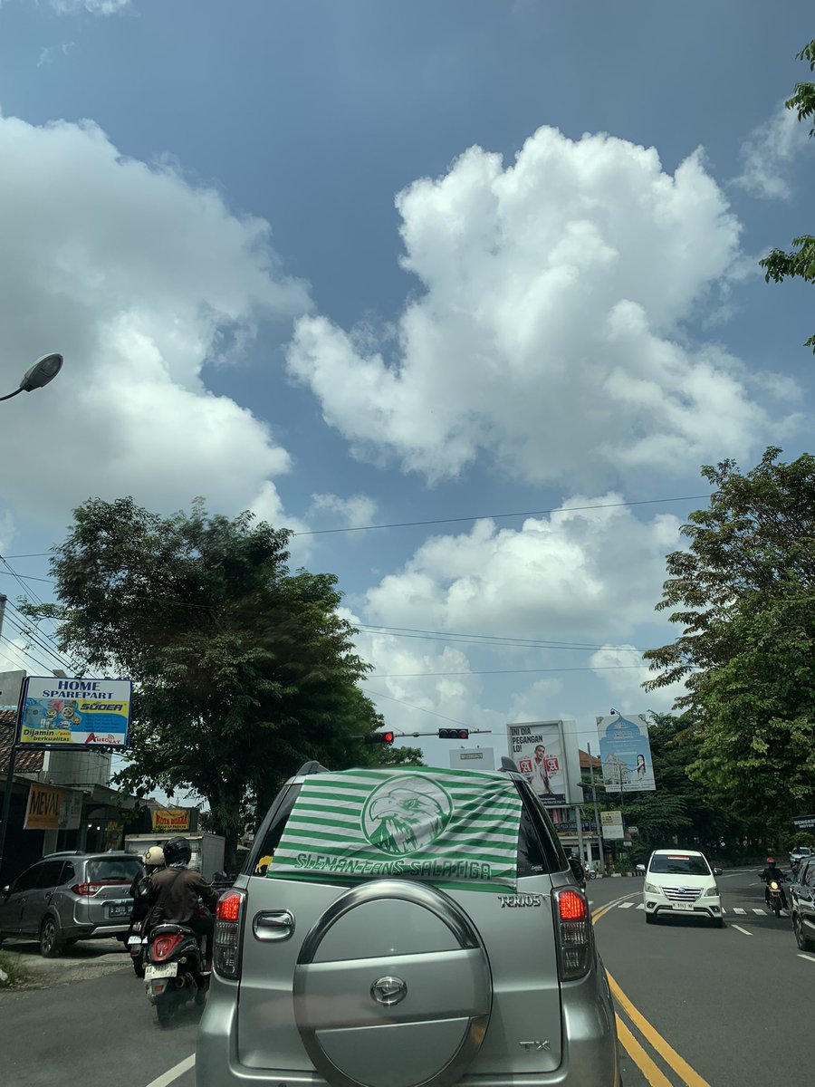 SlemanFansSL3's tweet photo. nyoto dulu before Arema FC Asu! https://t.co/DvMrDkPvwp