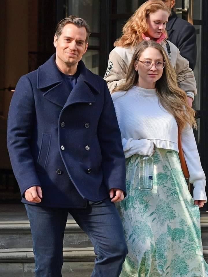 ESPERAN BEBÉ: Henry Cavill será papá.