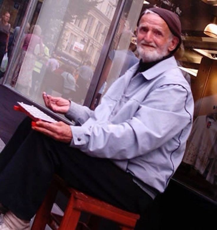 It's been a while since we paid homage to Frank Robinson, aka Xylophone Man who, on a daily basis, produced all of the notes of Edvard Grieg's second piano concerto, but not necessarily in the right order.