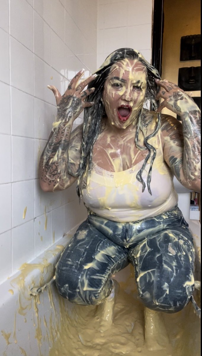 PrincessBratt4's tweet photo. Happy messy Monday you gorgeous lot😍
This is from a messy custom I filmed last week to get yours dm with your messy fantasy’s and I’ll make them cum to life 😉
Have the best day 😘
#dirtywomen #essexgungebabes #filminggunge #foodmess #bigtits #gungequeen #rt #creampie https://t.co/yyThCRXV3s