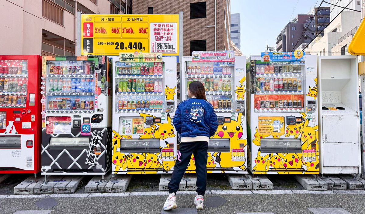 IsolationE's tweet photo. Tokyo vibe @Azuki @BEANZOfficial #twintigerjacket https://t.co/mLawebHsDM