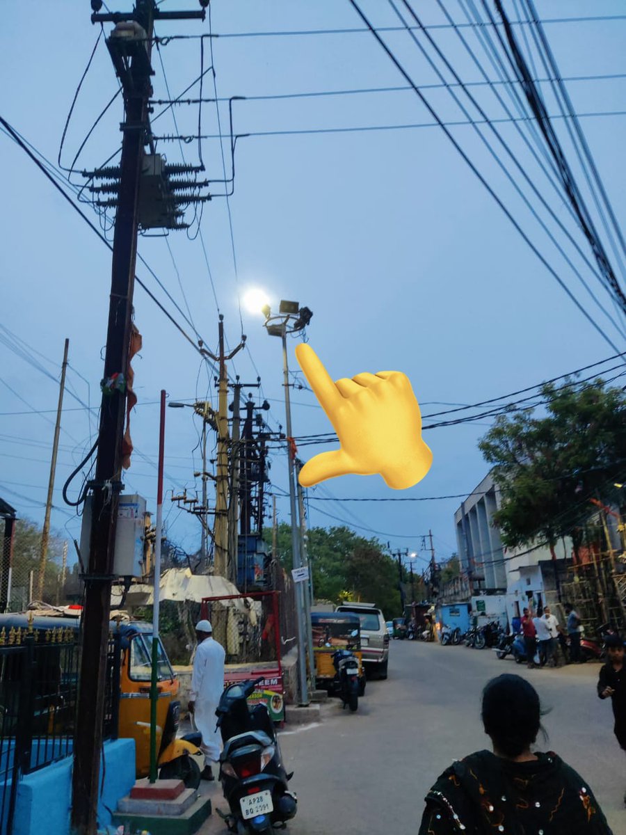 Similarly near patigadda ground NBT Nagar this street light is blinking in Begumpet @GHMCOnline @CommissionrGHMC @HydWatch @Ilovehyderabad @HiHyderabad @swachhhyd