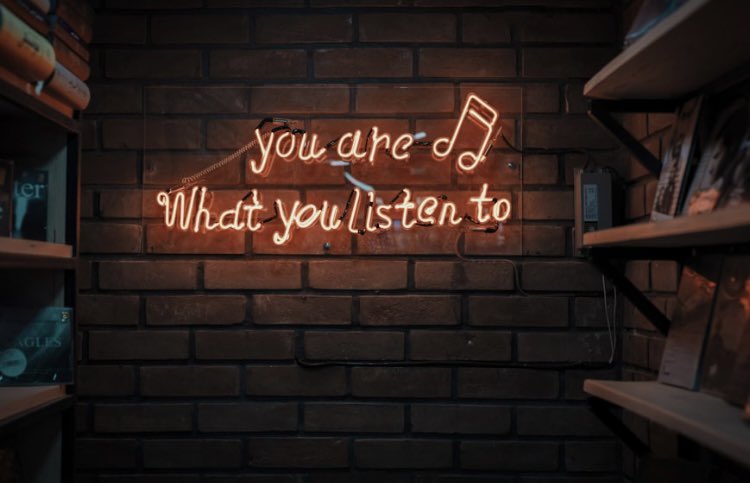 “Yet, in our effort to become better leaders, we often overlook the biggest leadership challenge we will ever face - ourselves.” 👀🙏 Rima, S, (2000). Leading from the Inside Out: The Art of Self-Leadership. The podcast is packed full of these stories. 🎤✊ @dr_delle ✍️📚