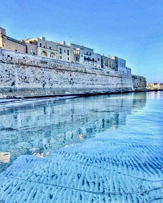 BUONGIORNO DALLA PUGLIA. TUTTO L'AZZURRO DI OTRANTO.