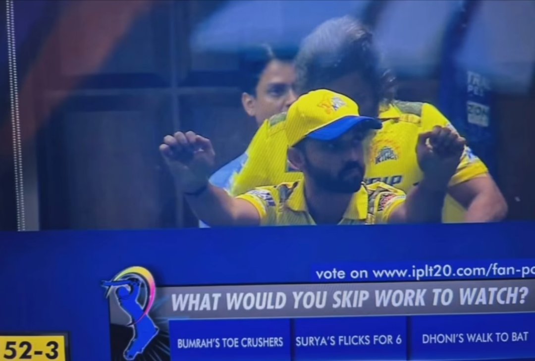 CHADitya_18's tweet photo. "Mahi mar raha he" 💀💀💀 https://t.co/luo3kxMqVt