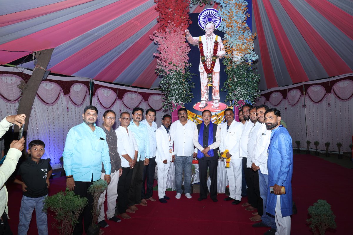 DrSubhashMoS's tweet photo. 📍मालेगाव 

भारतरत्न डाॅ.बाबासाहेब आंबेडकर यांच्या जयंतीनिमित्त मालेगाव शहरात आयोजित विविध कार्यक्रमात सहभाग घेतला.
मालेगाव येथील डाॅ.बाबासाहेब आंबेडकर यांच्या पुतळ्यास पुष्पहार अर्पन करत विनम्र अभिवादन केले 🙏 https://t.co/cElXHVRxur